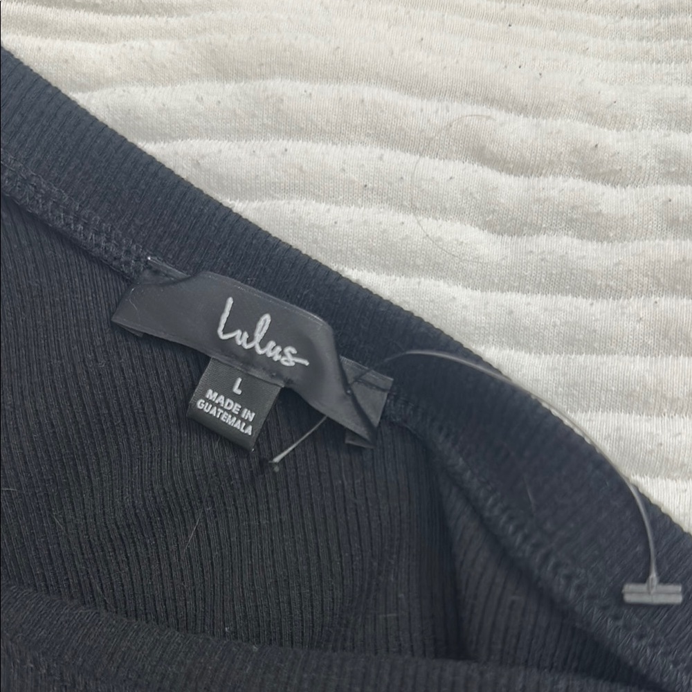 Lulu's Classic Black Ribbed Top - Picture 2 of 2